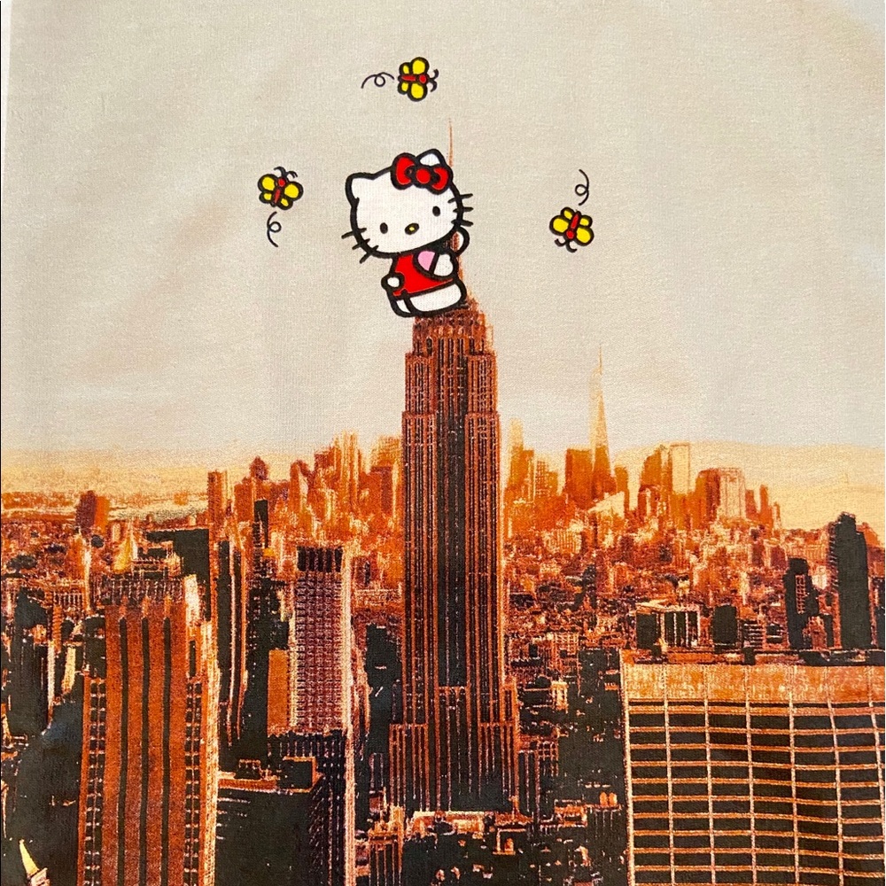 Hello Kitty Empire State Building Crew T-shirt